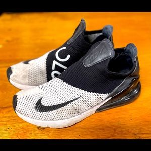 Nike AirMax 270 Flyknit White/Black Laceless Shoe